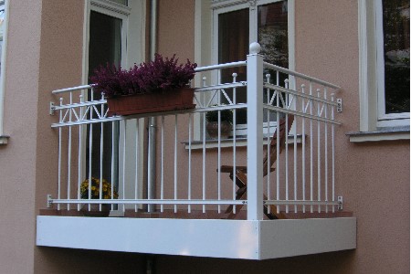 franzoesischer Balkon verzinkt beschichtet weiss